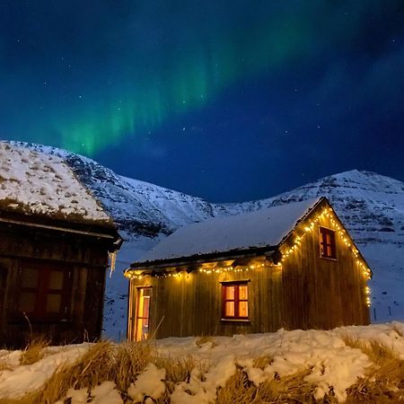 Mulafossur Cottages By Famous Waterfall In Gasadalur Buitenkant foto