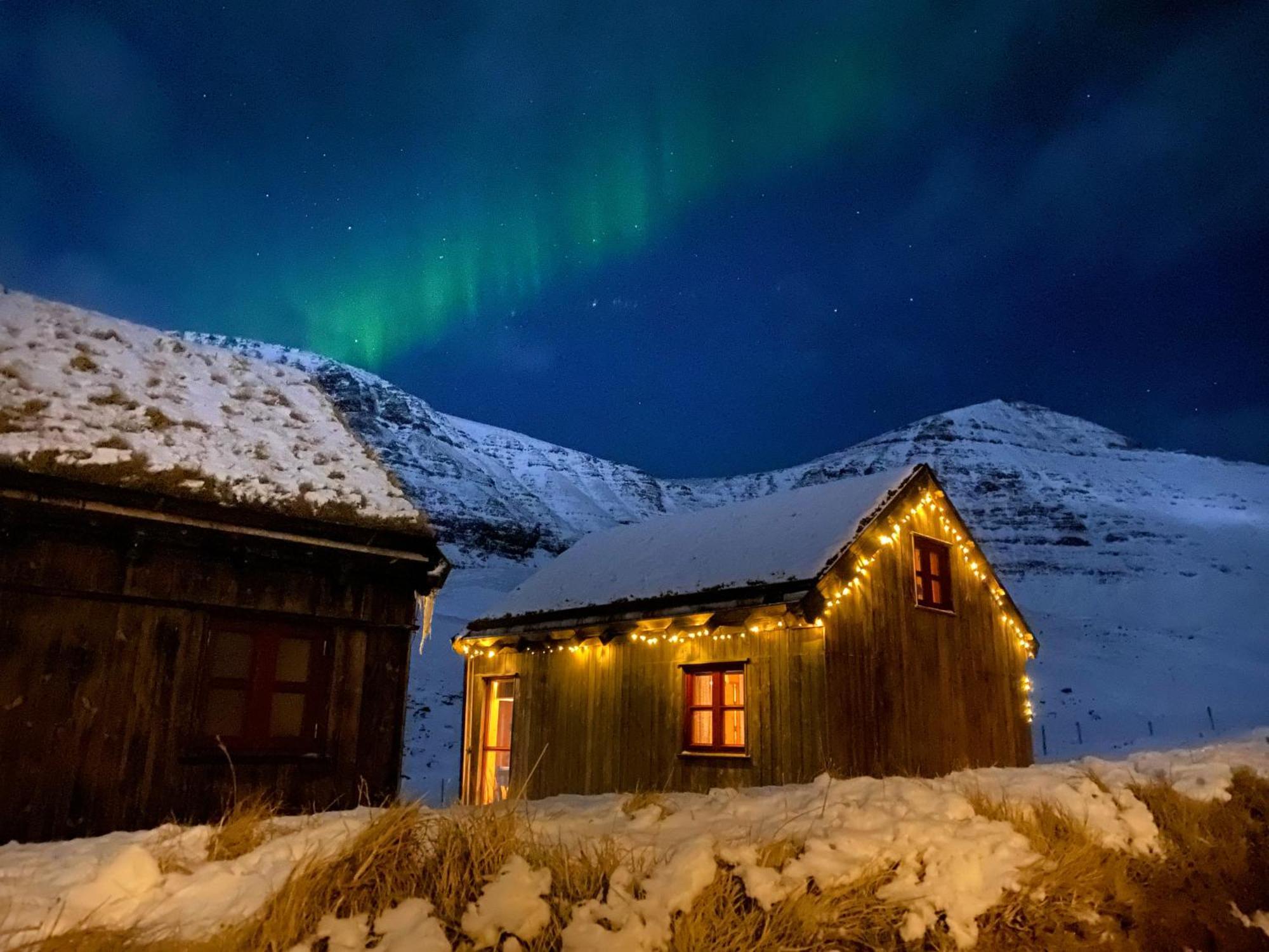 Mulafossur Cottages By Famous Waterfall In Gasadalur Buitenkant foto
