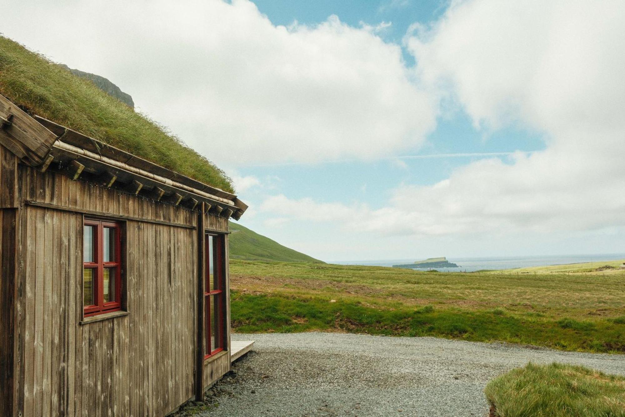 Mulafossur Cottages By Famous Waterfall In Gasadalur Buitenkant foto