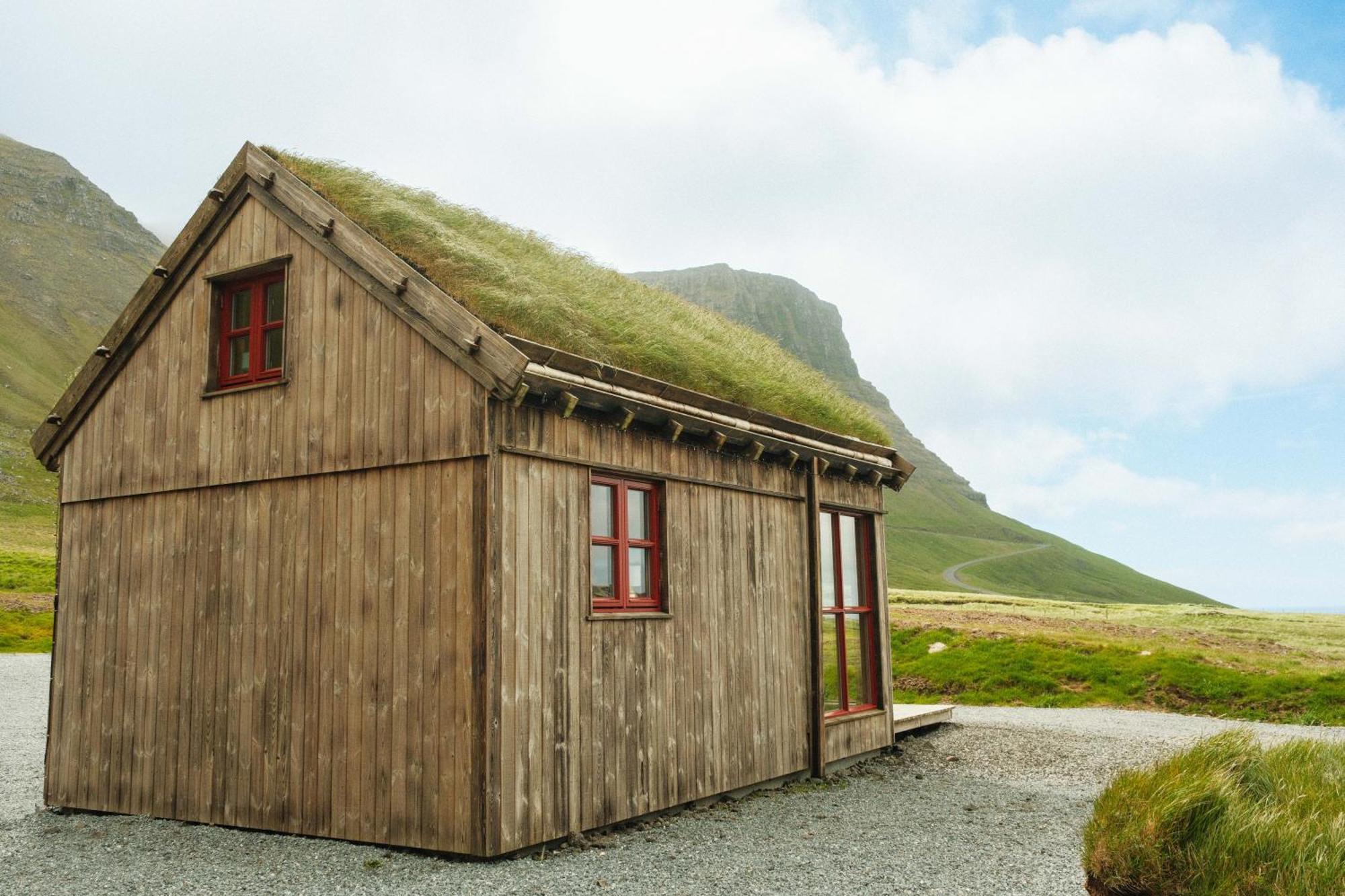 Mulafossur Cottages By Famous Waterfall In Gasadalur Buitenkant foto