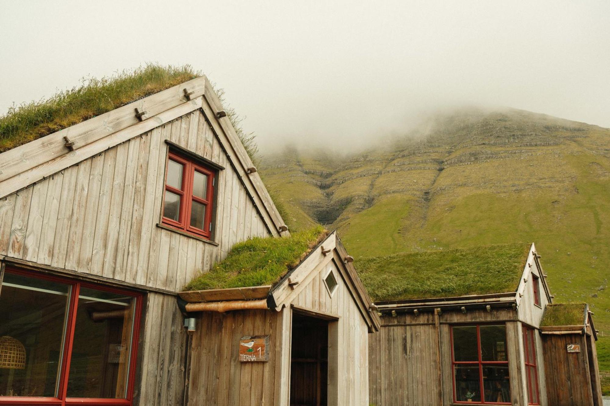 Mulafossur Cottages By Famous Waterfall In Gasadalur Buitenkant foto