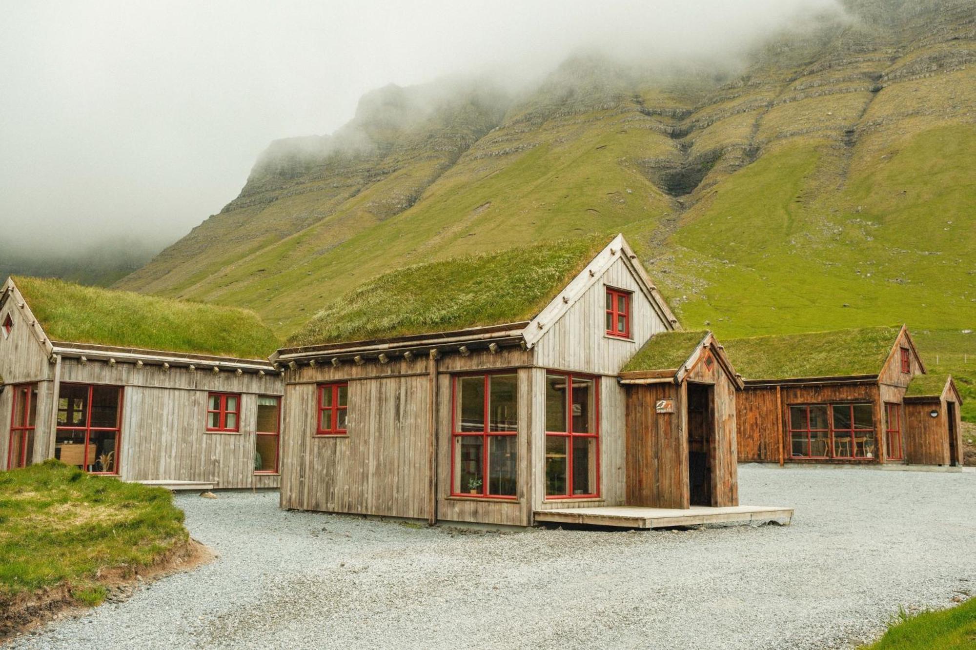 Mulafossur Cottages By Famous Waterfall In Gasadalur Buitenkant foto