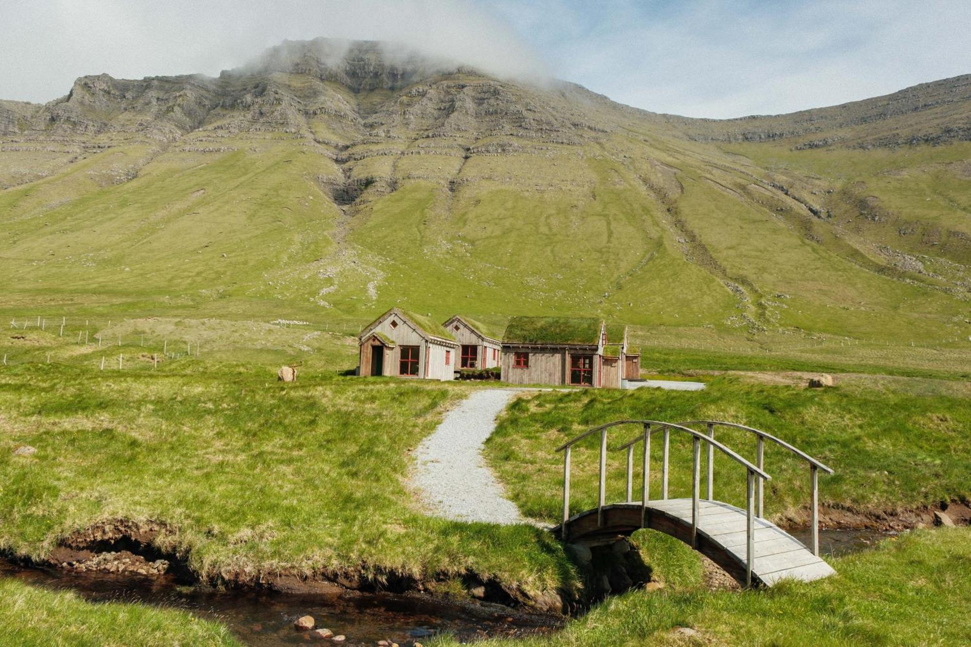 Mulafossur Cottages By Famous Waterfall In Gasadalur Buitenkant foto