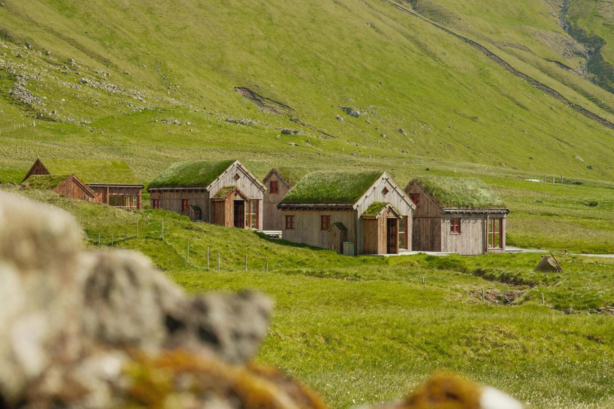 Mulafossur Cottages By Famous Waterfall In Gasadalur Buitenkant foto