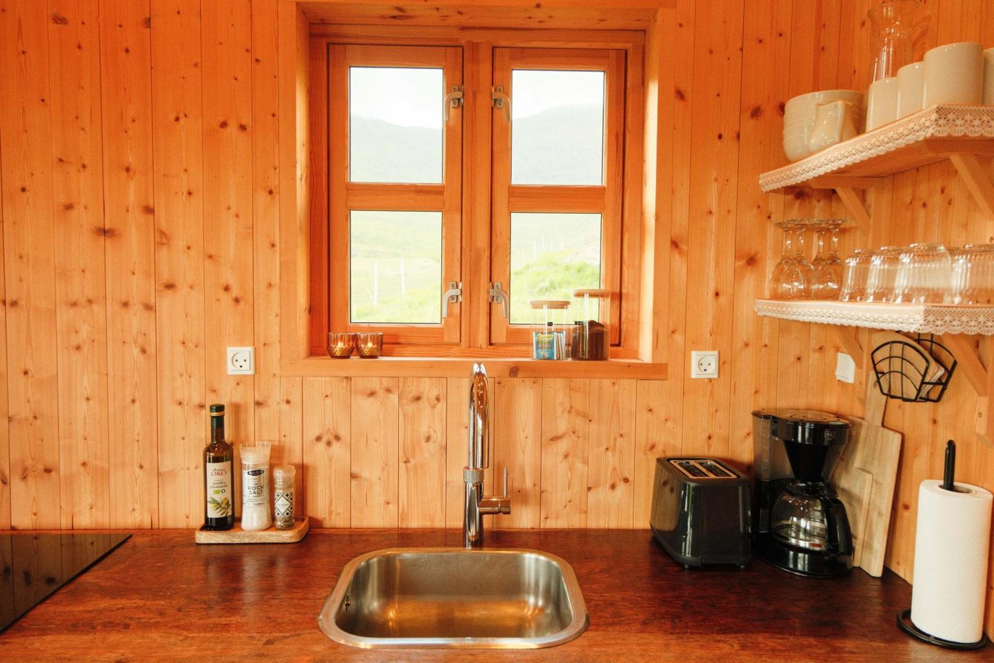 Mulafossur Cottages By Famous Waterfall In Gasadalur Buitenkant foto