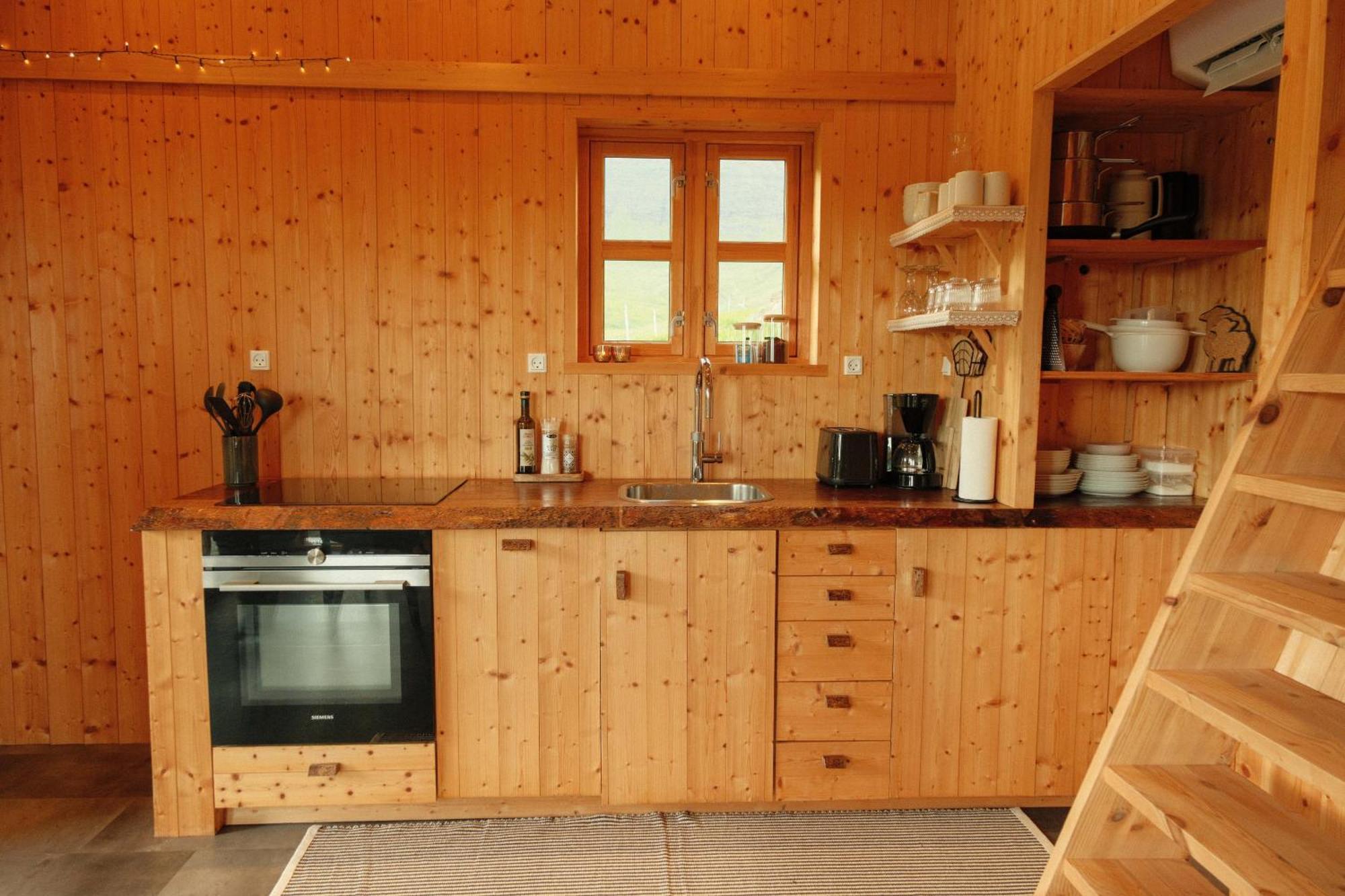 Mulafossur Cottages By Famous Waterfall In Gasadalur Buitenkant foto