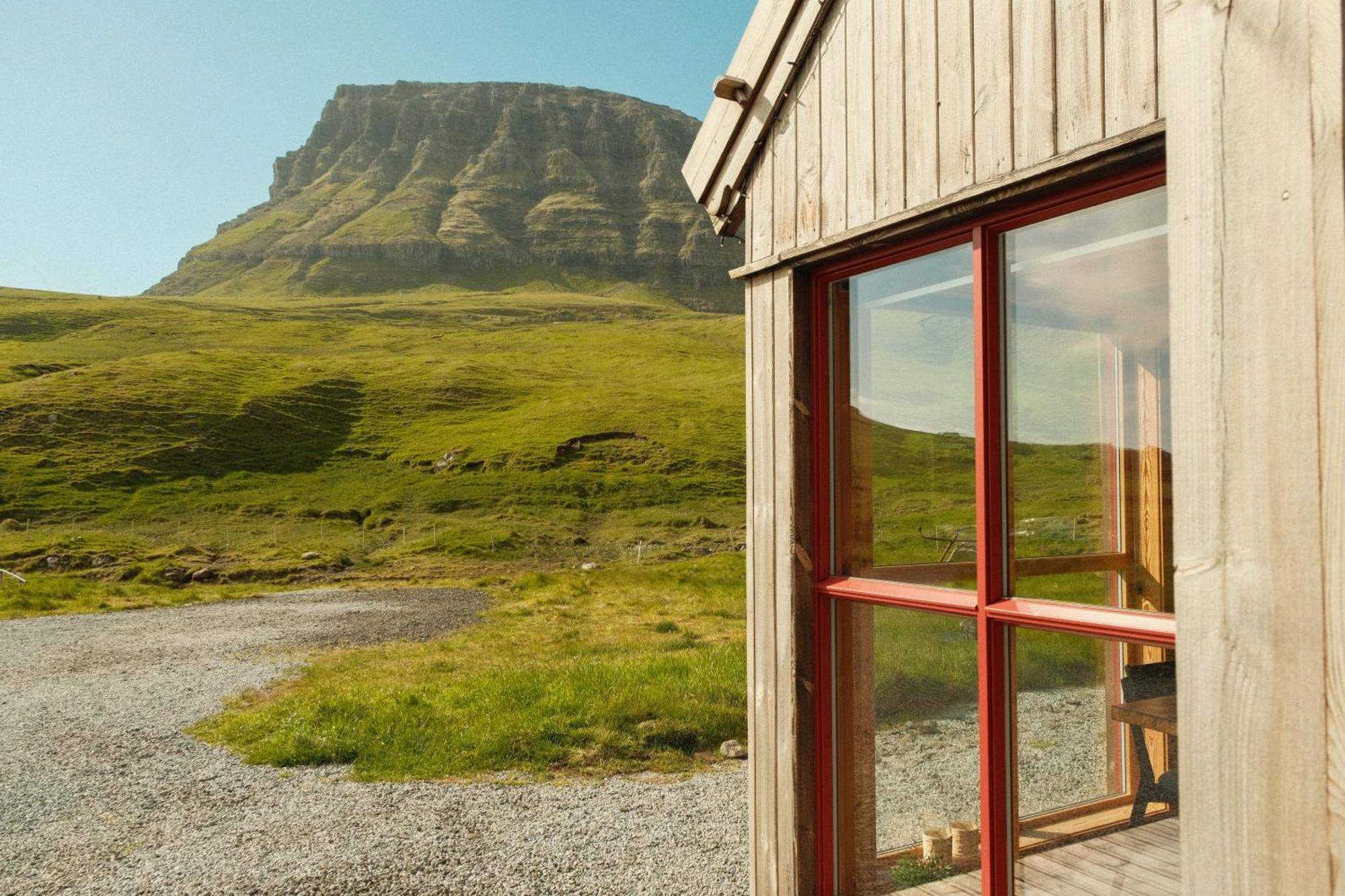 Mulafossur Cottages By Famous Waterfall In Gasadalur Buitenkant foto