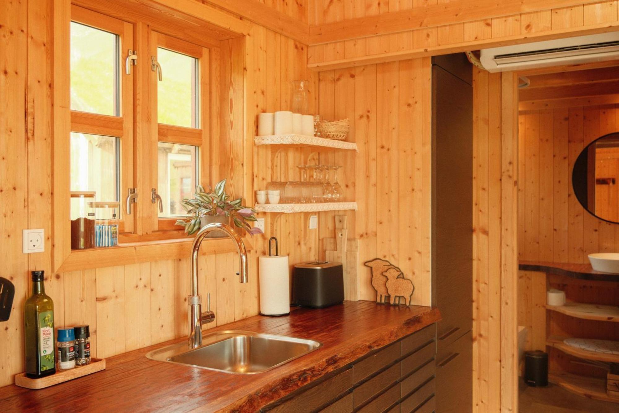 Mulafossur Cottages By Famous Waterfall In Gasadalur Buitenkant foto