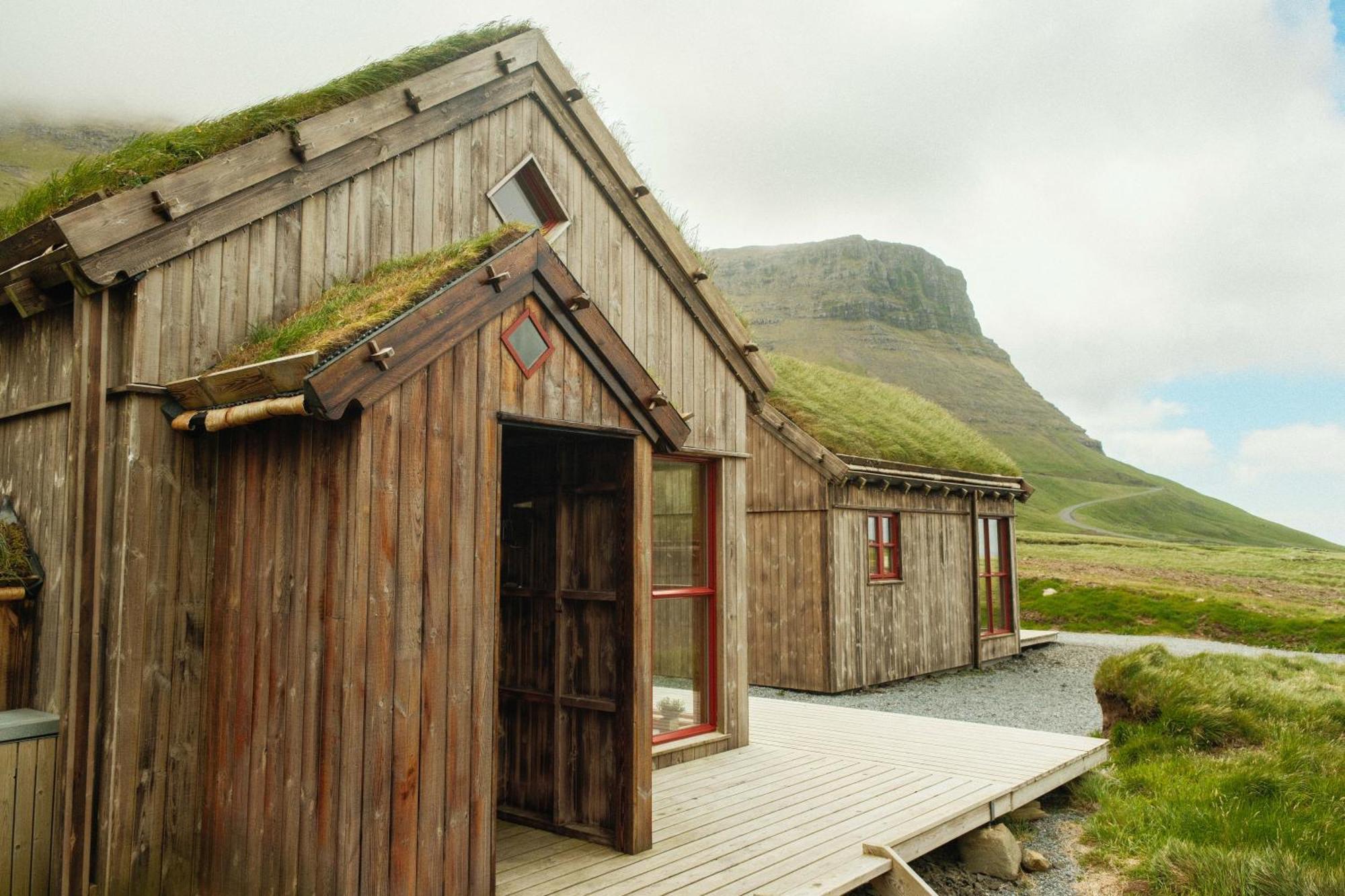 Mulafossur Cottages By Famous Waterfall In Gasadalur Buitenkant foto